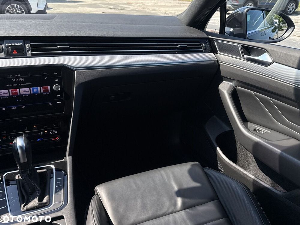 Volkswagen Passat Variant 2.0 TSI Elegance DSG - 12