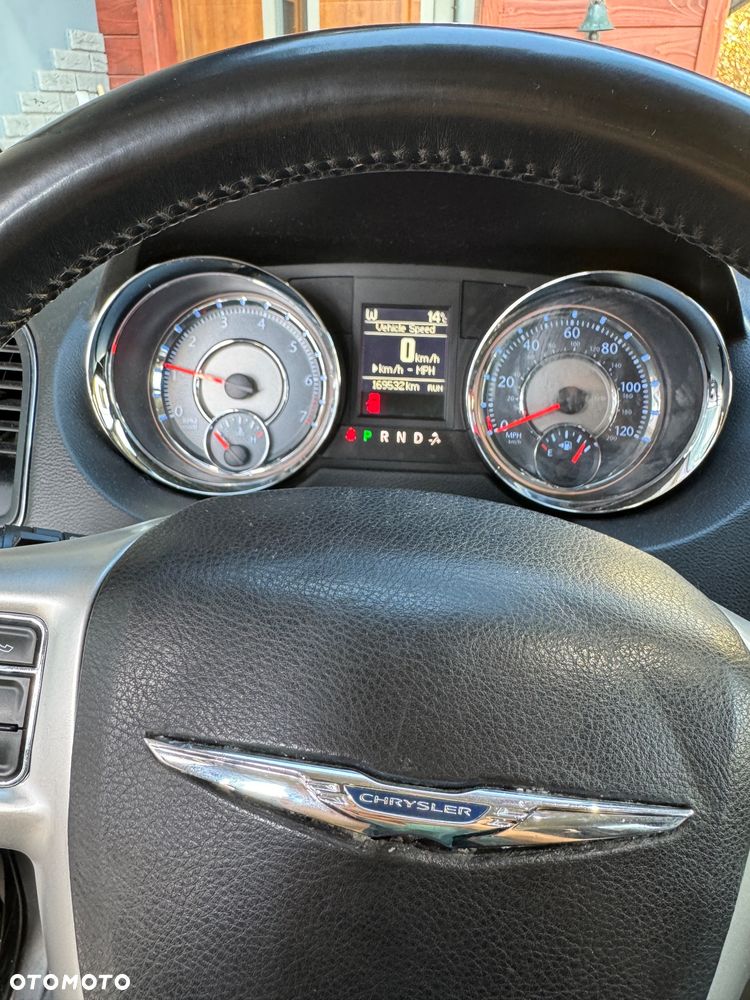 Chrysler Town & Country - 21