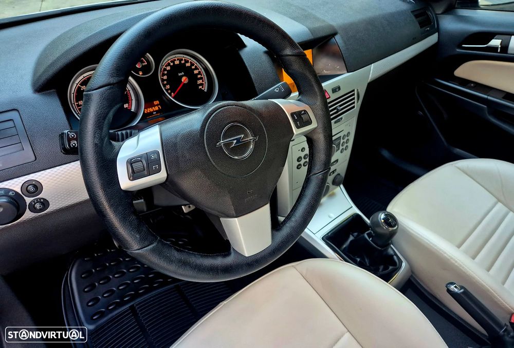 Opel Astra GTC 1.9 CDTI DPF Sport - 31