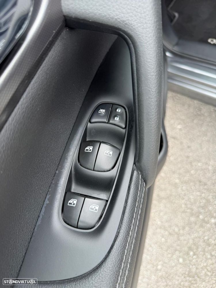Nissan Qashqai 1.5 dCi N-Connecta J18 - 18