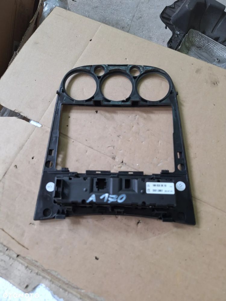Panel przełączników ramka Mercedes A170 1688203610 - 4