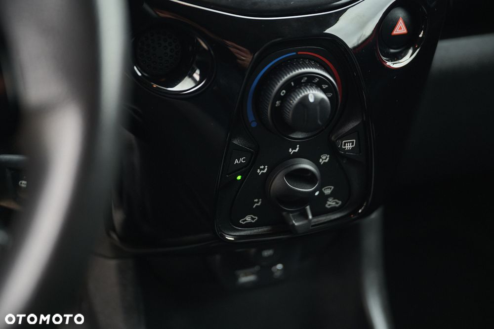 Toyota Aygo x-play Edition-S - 28