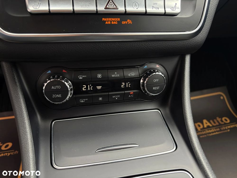 Mercedes-Benz CLA 200 7G-DCT - 32