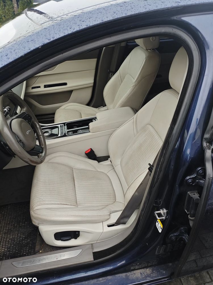 Jaguar XF 20d Prestige - 10