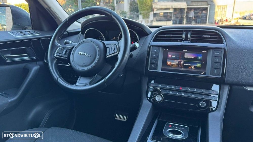 Jaguar F-Pace 2.0 i4D Pure Aut. - 14