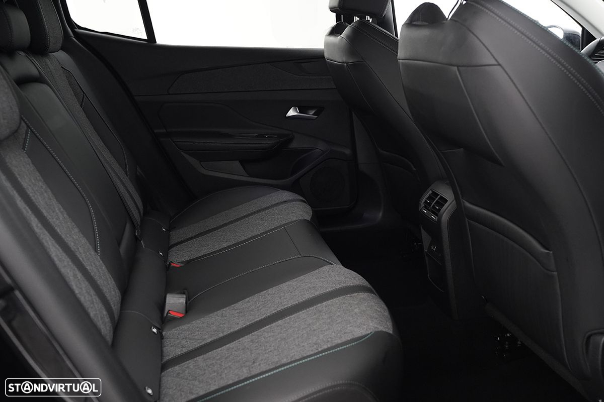 Peugeot 408 1.2 PureTech Allure EAT8 - 24