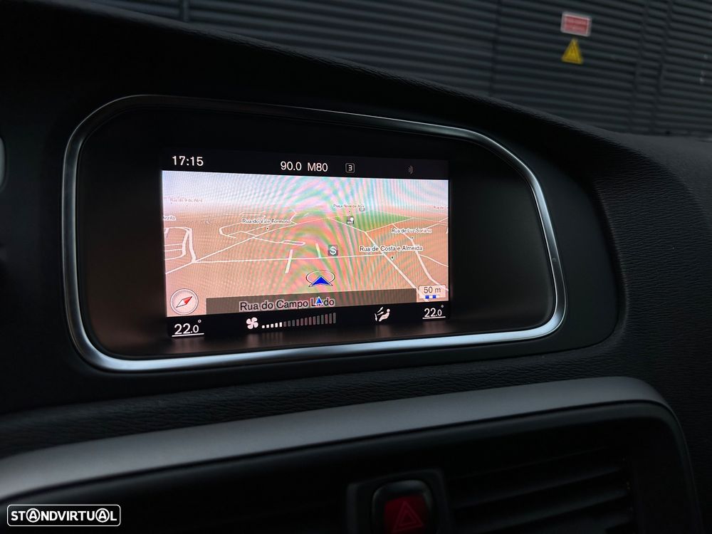 Volvo V40 Cross Country 1.5 T3 Momentum Geartronic - 22