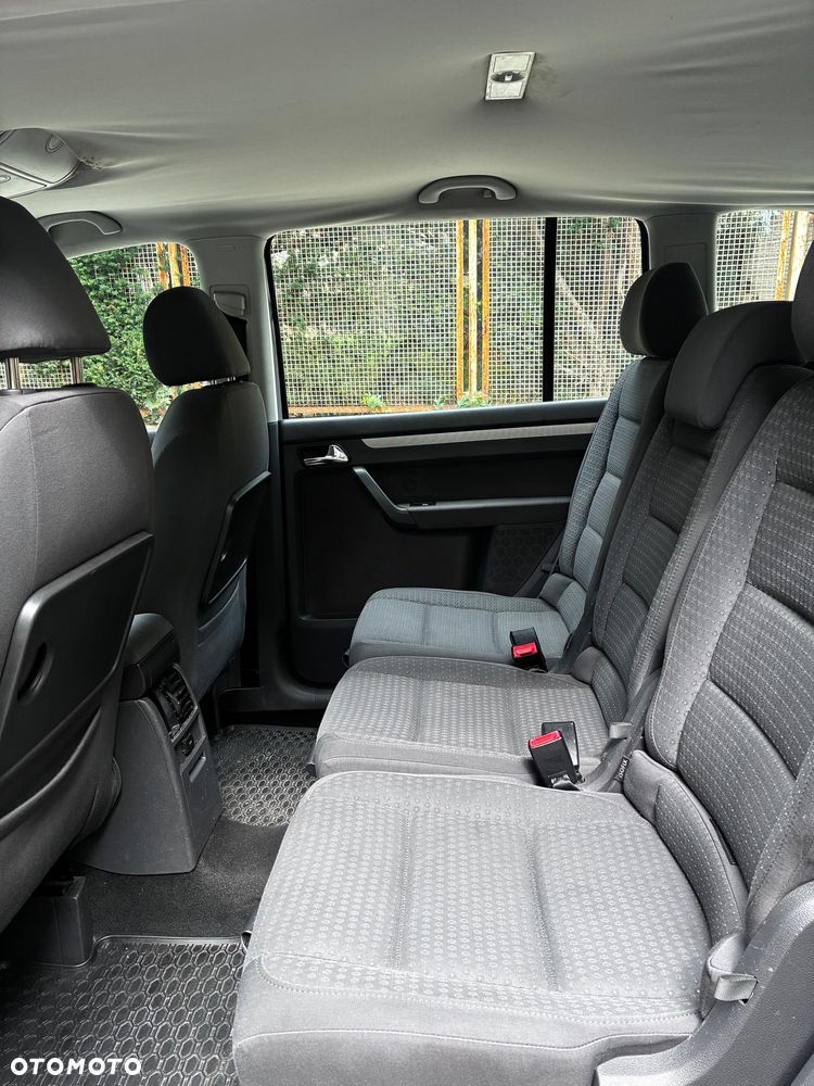 Volkswagen Touran 1.6 FSI - 17