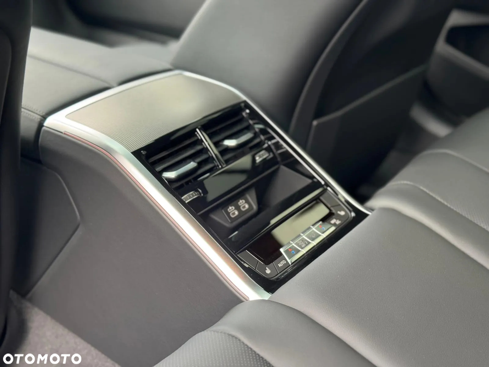 BMW Seria 8 - 25