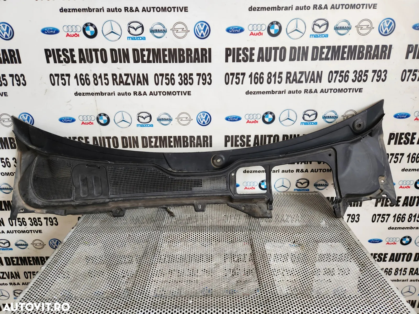 Grila Stergatoare Land Rover Range Rover Evoque An 2012-2013-2014-2015-2016-2017-2018-2019 Volan St - 2