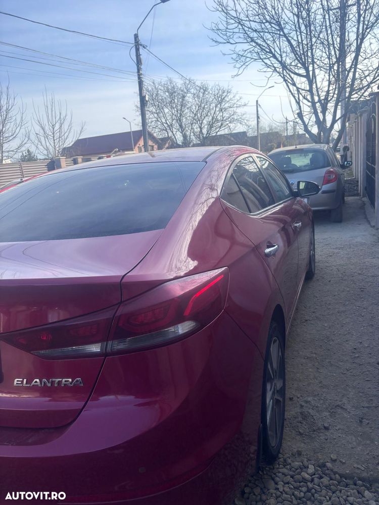 Hyundai Elantra 1.6 CRDI Comfort - 9