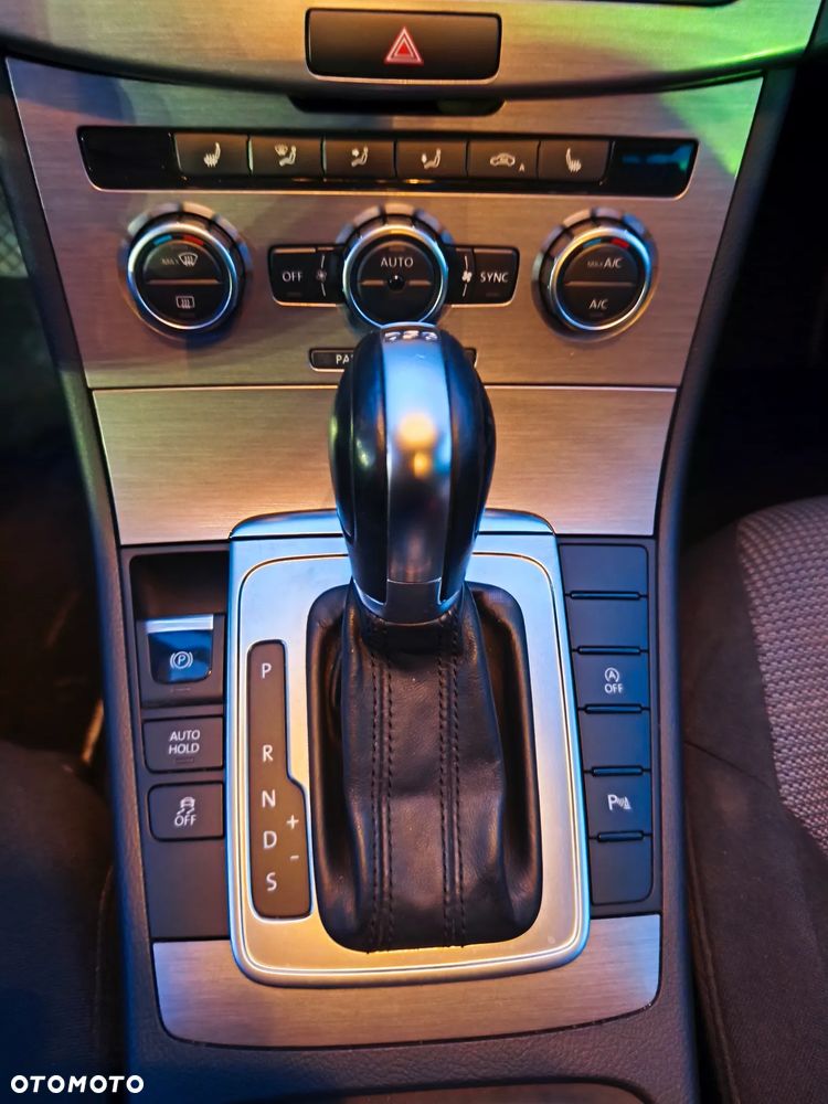 Volkswagen Passat - 15