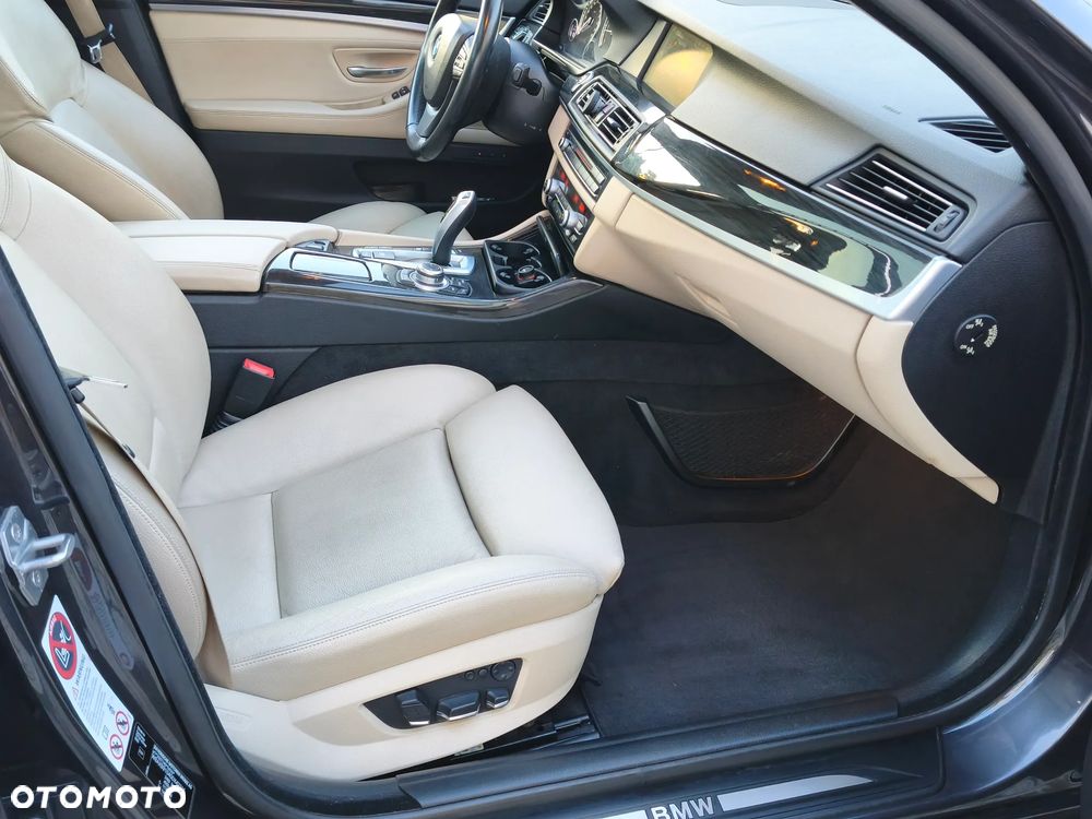 BMW Seria 5 525d xDrive Sport-Aut Luxury Line - 17