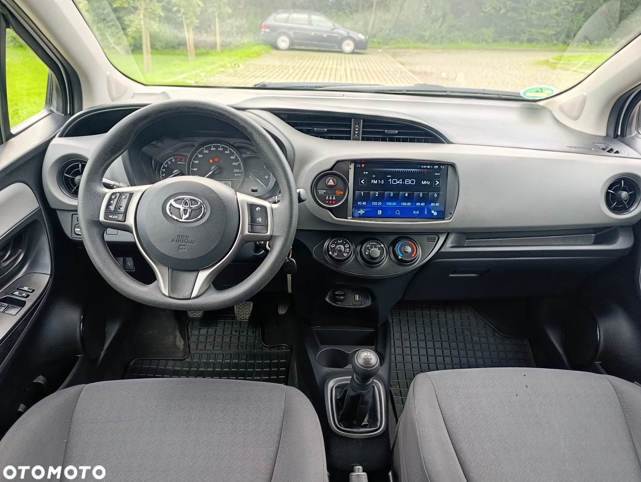 Toyota Yaris 1.0 Premium - 20