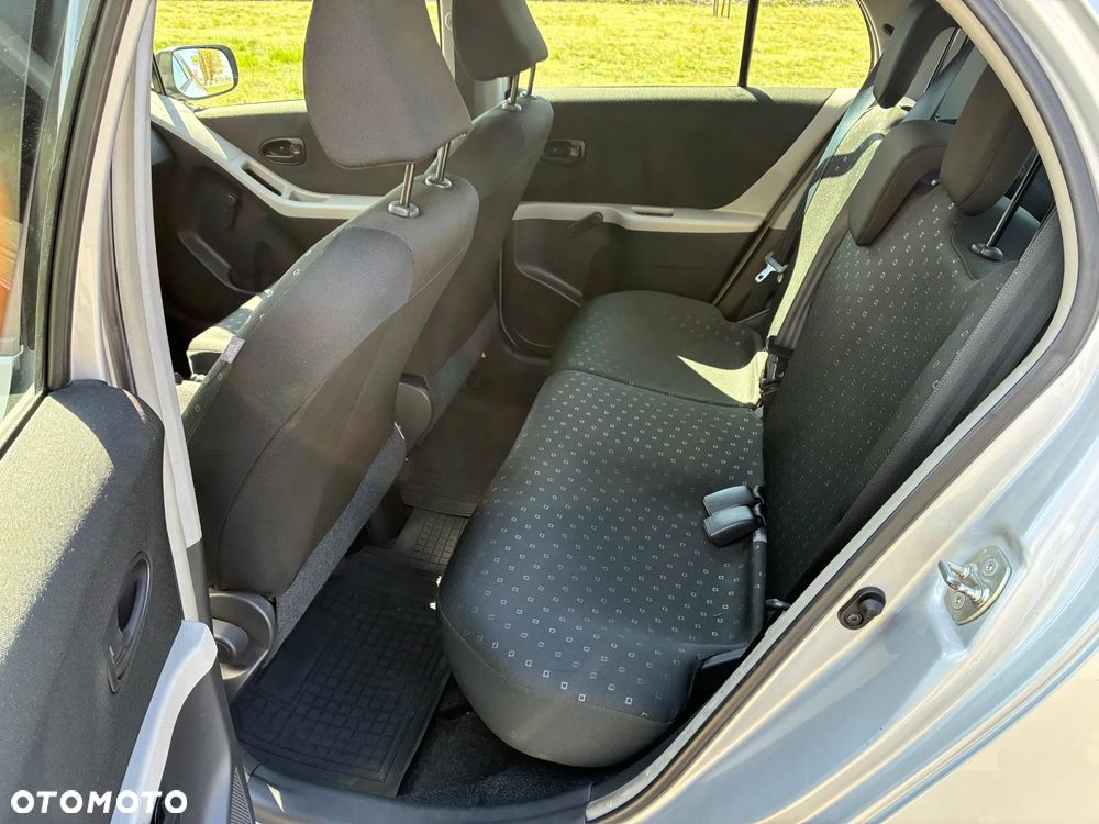 Toyota Yaris 1.3 Terra Gold - 11