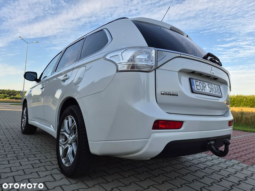 Mitsubishi Outlander 2.0 4WD Top - 14