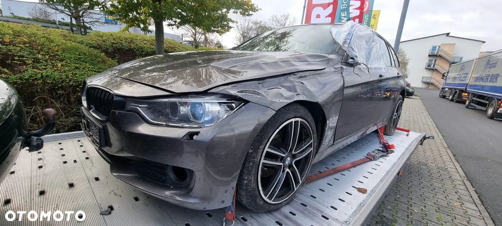 BMW Seria 3 318d Touring Blue Performance Sport Line - 16