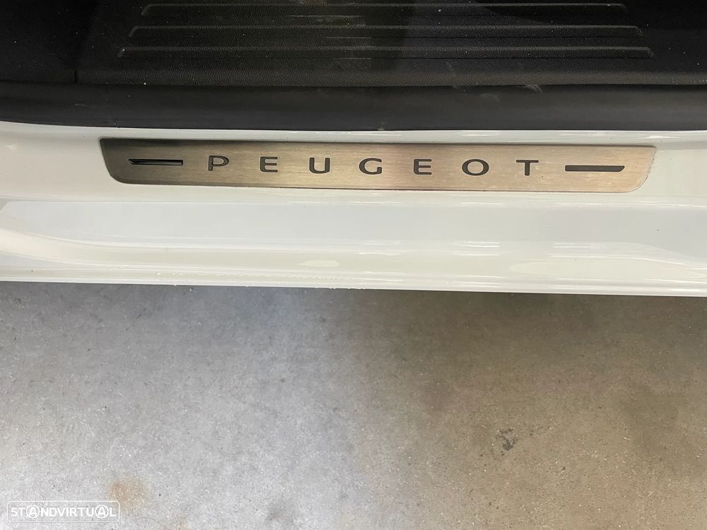 Peugeot 2008 PureTech 130 Stop&Start GT-Line Edition - 27