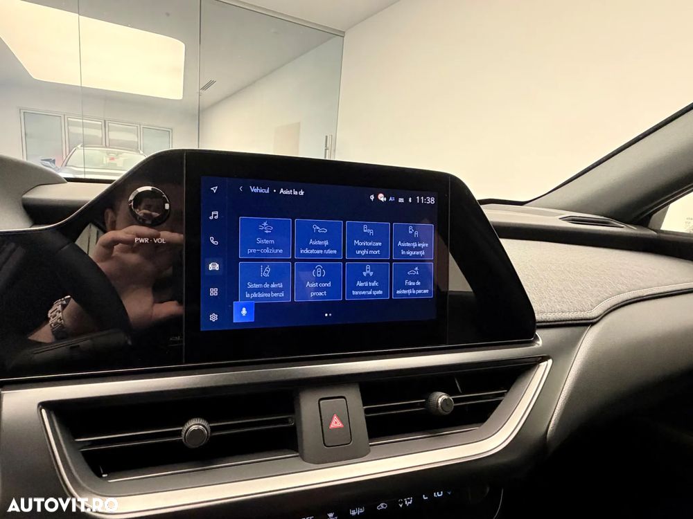 Lexus UX 300h AWD CVT HEV Business - 19