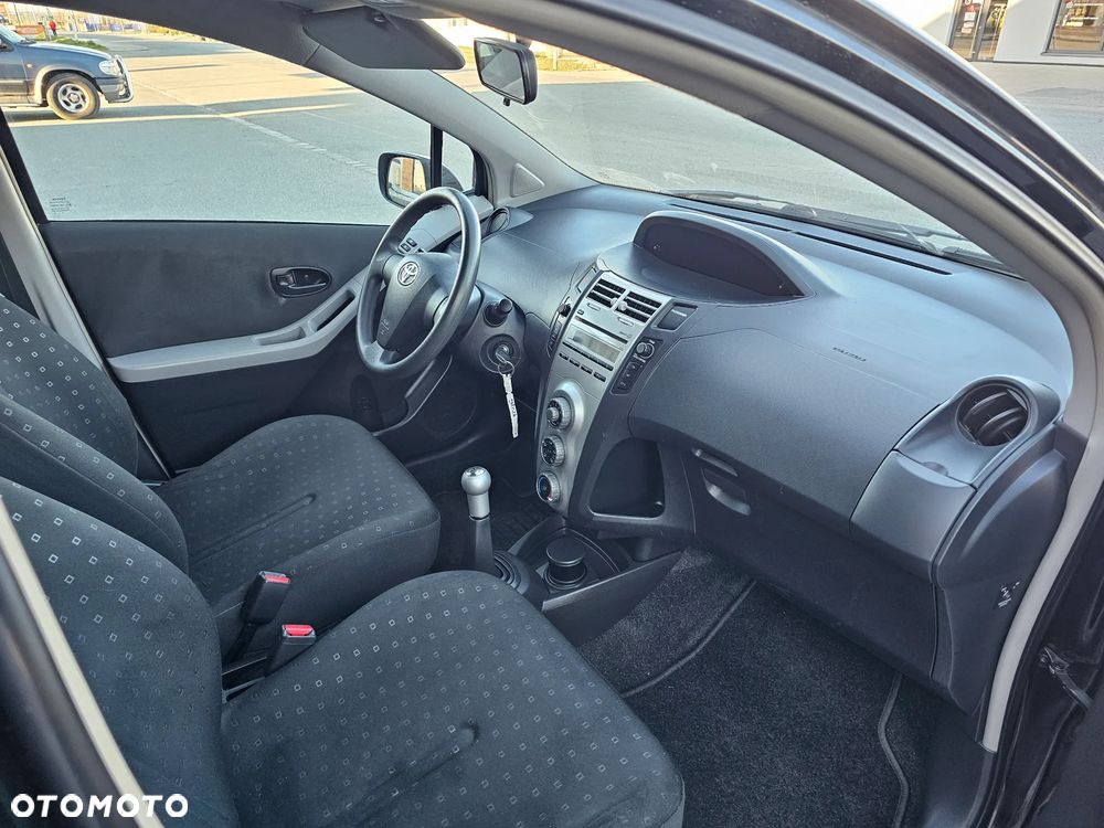 Toyota Yaris 1.3 Luna A/C - 14