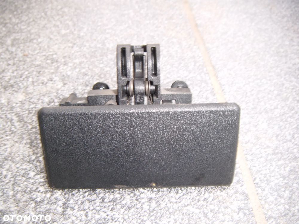 ford  fiesta mk6 04r klamka schowka - 1