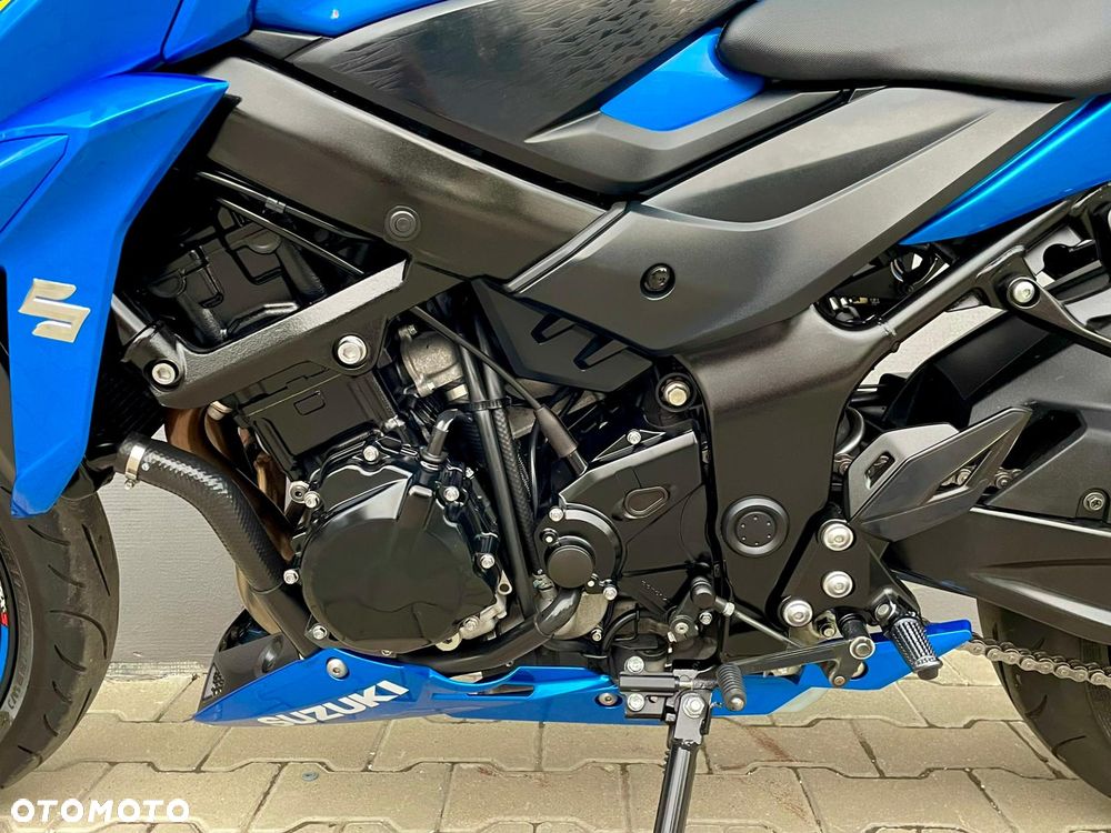 Suzuki GSX - 11
