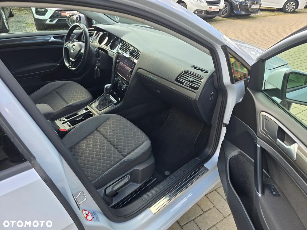 Volkswagen Golf - 11