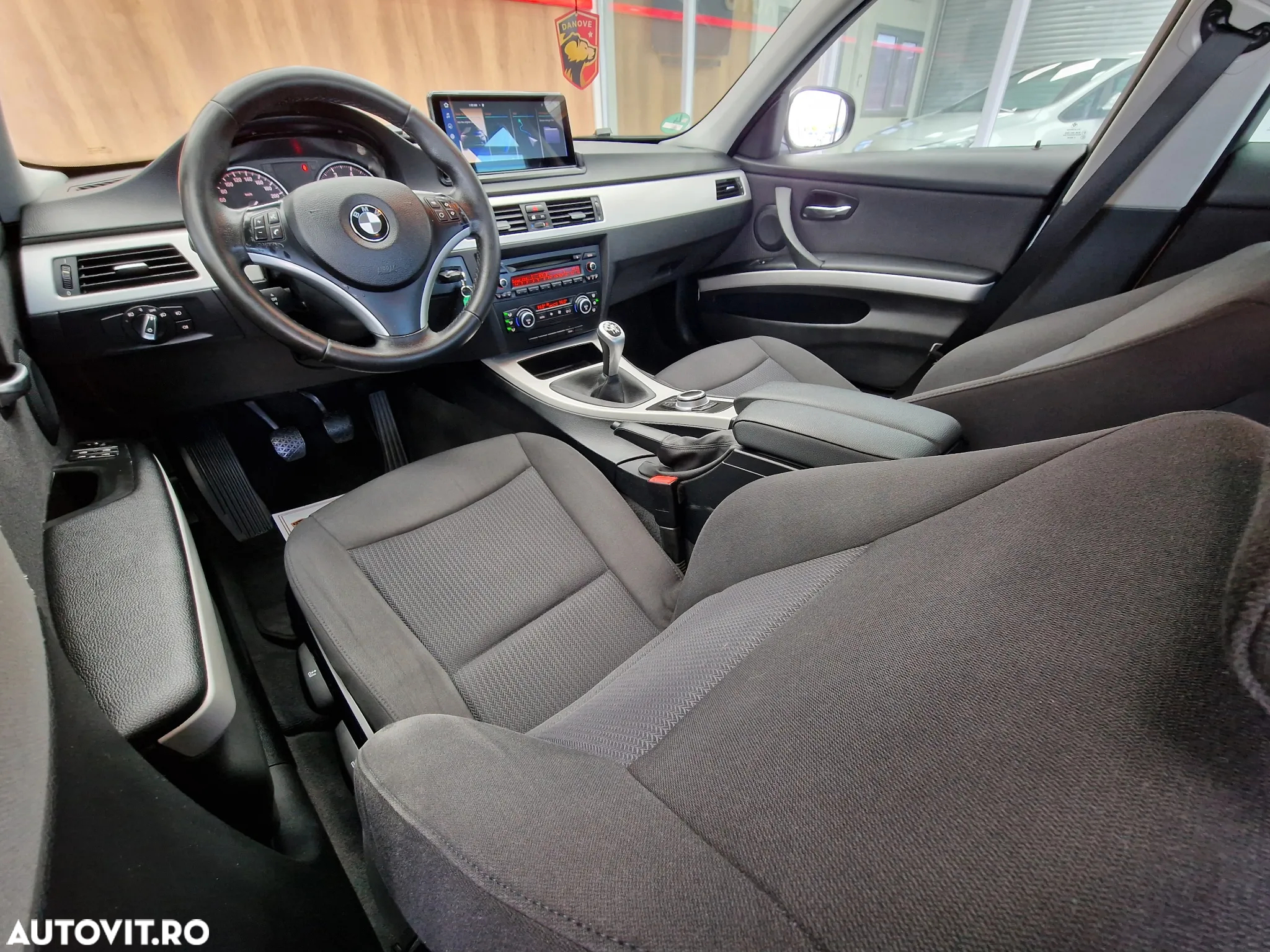 BMW Seria 3 318i - 15