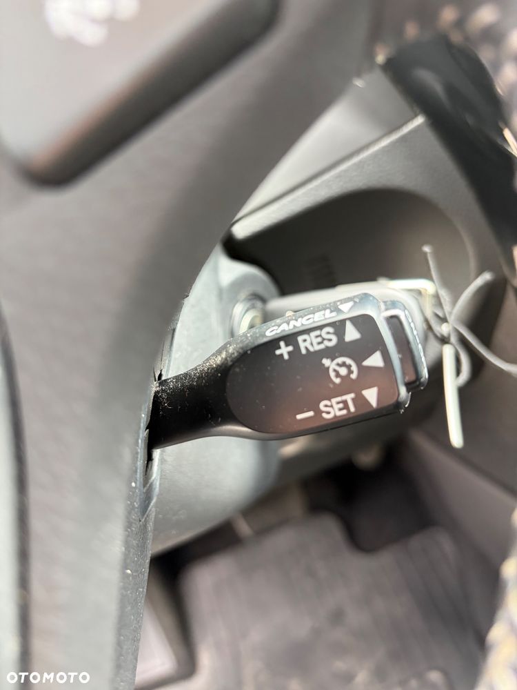 Toyota Auris 1.6 Premium + MM - 21