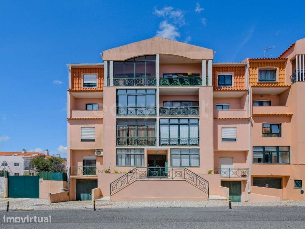 Apartamento T2 com garagem box para 1 viatura em Alcabideche - Grande imagem: 4/29