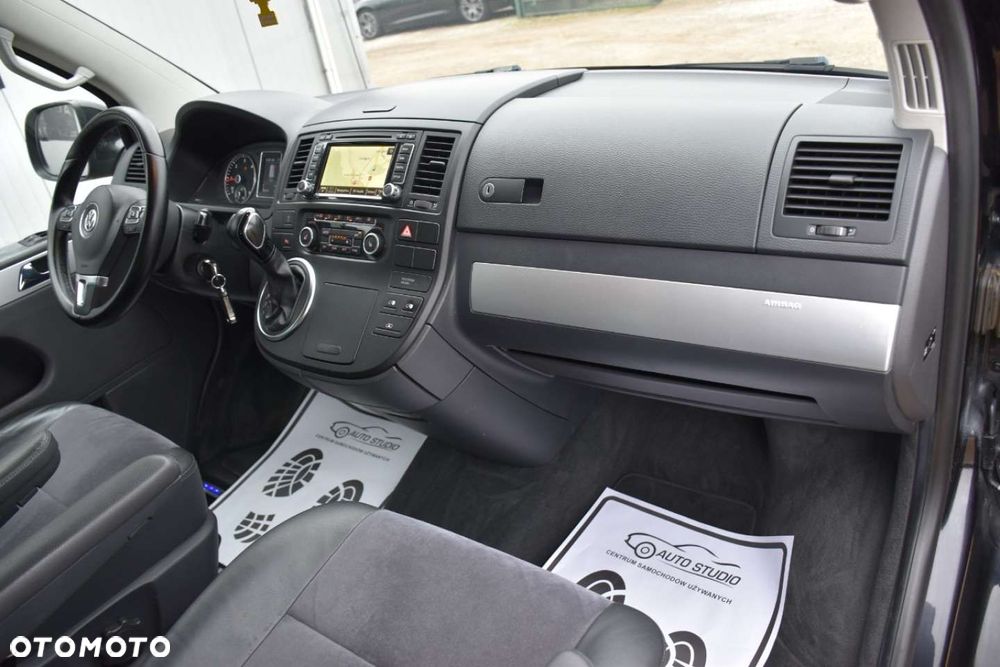 Volkswagen Multivan - 13
