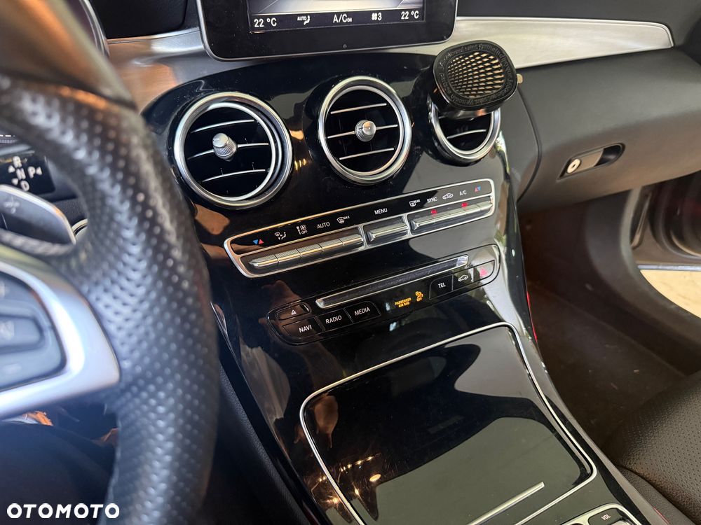 Mercedes-Benz Klasa C 200 4-Matic 9G-TRONIC - 22