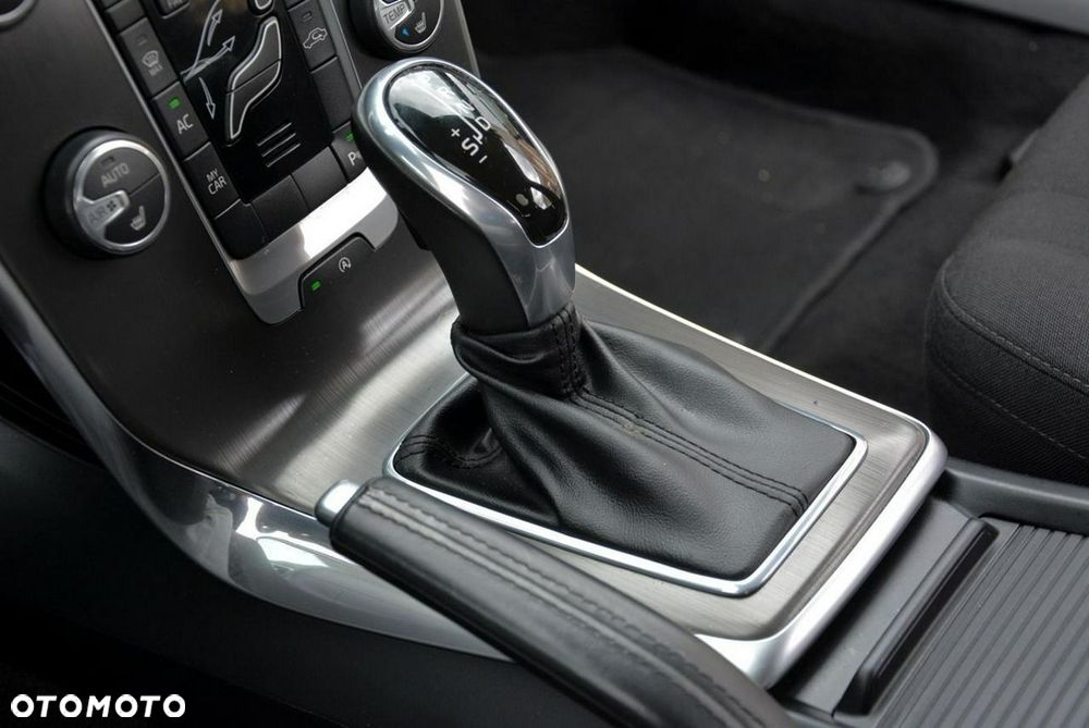 Volvo V40 D3 Geartronic Momentum - 32
