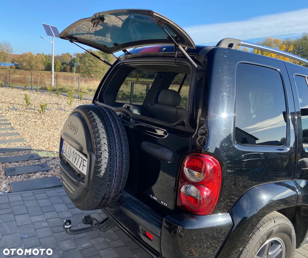 Jeep Cherokee 2005 photo 4