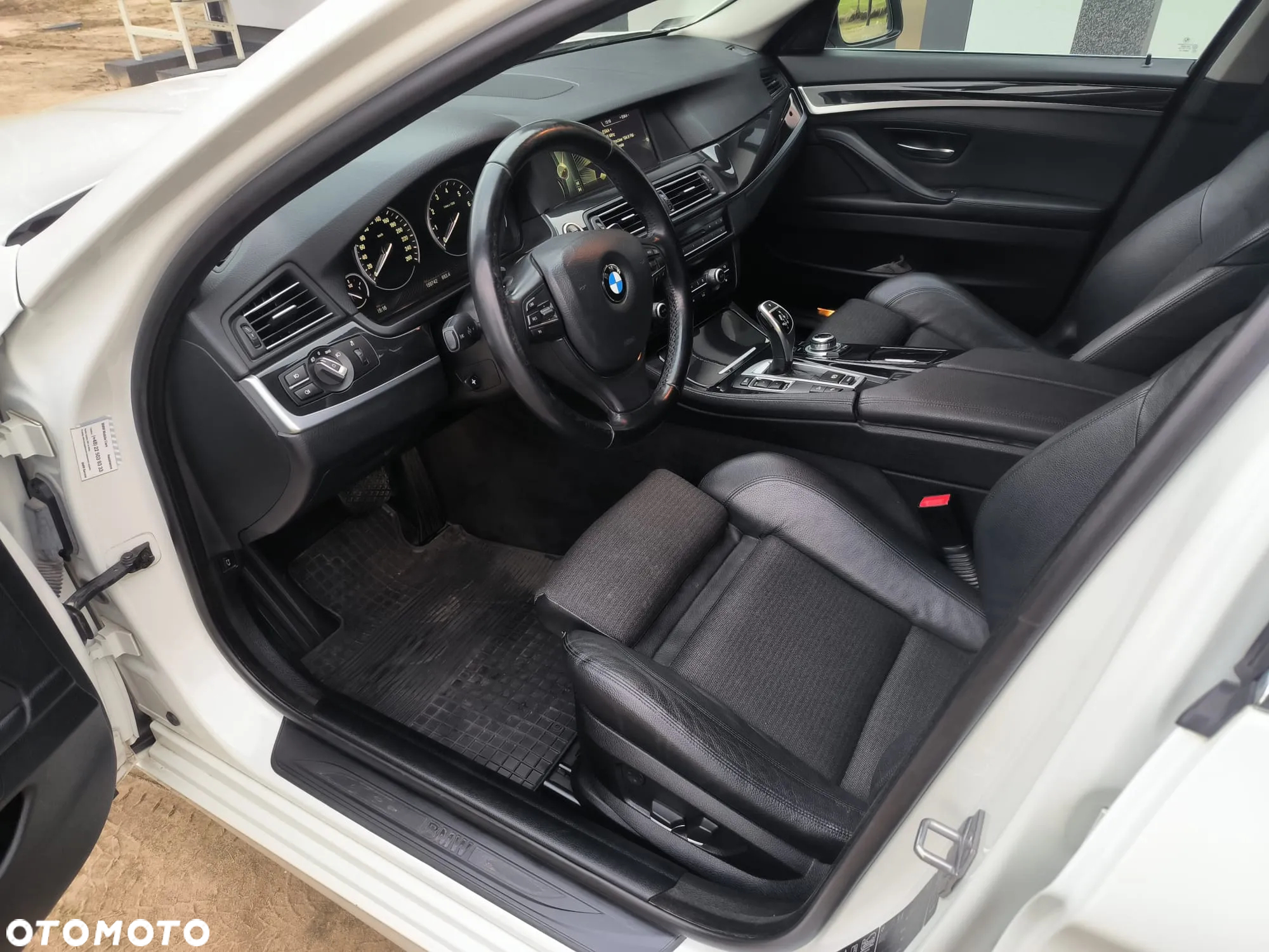BMW Seria 5 528i xDrive - 9