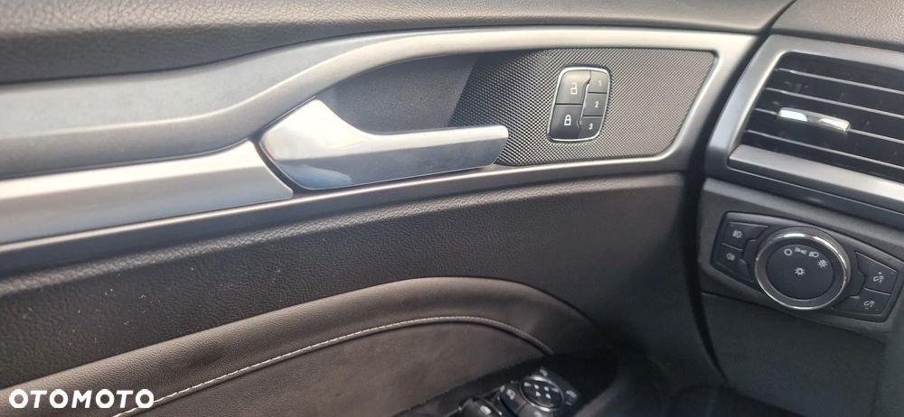 Ford Mondeo 2.0 TDCi Titanium PowerShift - 11