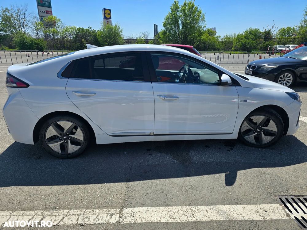 Hyundai IONIQ - 3