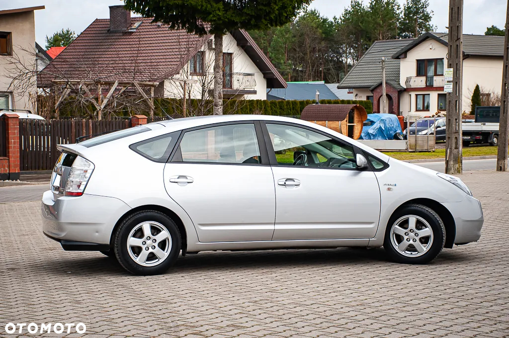 Toyota Prius (Hybrid) Executive - 15