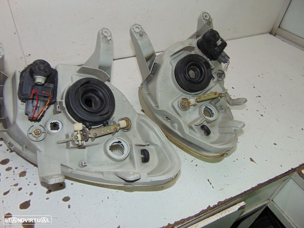 Daihatsu Sirion faróis - 10