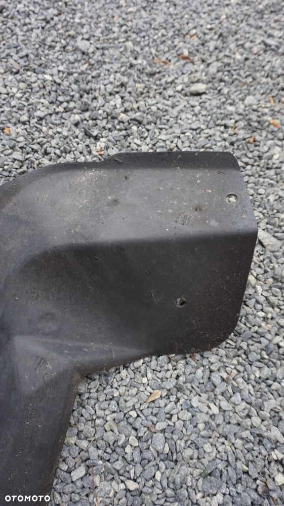 Mitsubishi Pajero IV 5D Long 3.2 DID oslona rury wlewu paliwa XR342827 - 2