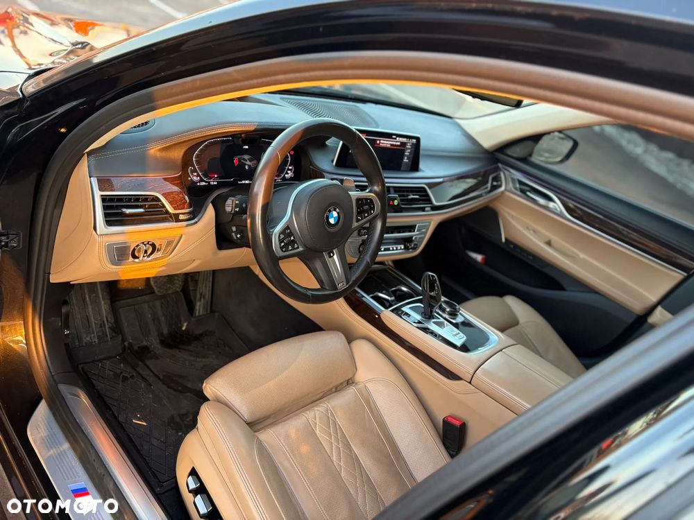 BMW Seria 7 750i xDrive sport - 20