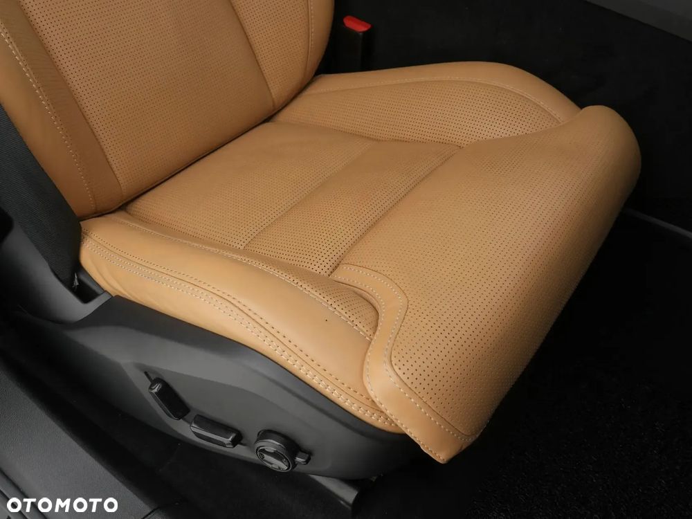 Volvo XC 60 D5 AWD Geartronic Inscription - 32