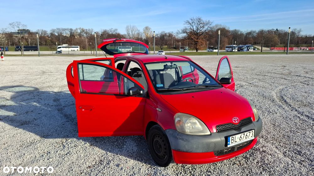 Toyota Yaris 1.0 Base - 1