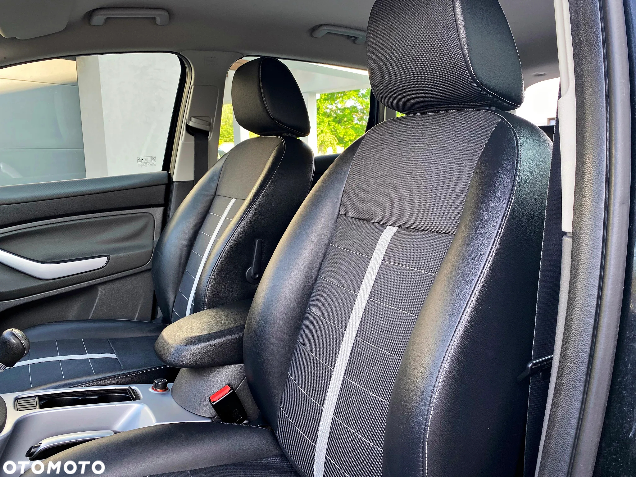 Ford Kuga 2.0 TDCi 2x4 Titanium - 16