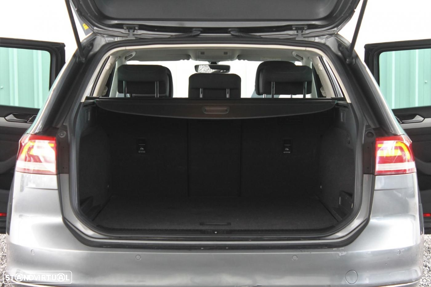 VW Passat Variant 1.6 TDI Confortline DSG - 44