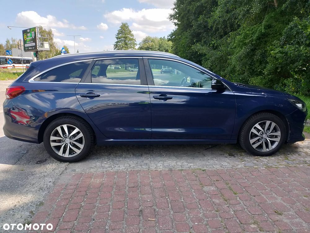 Hyundai i30 1.6 D Comfort DCT - 9