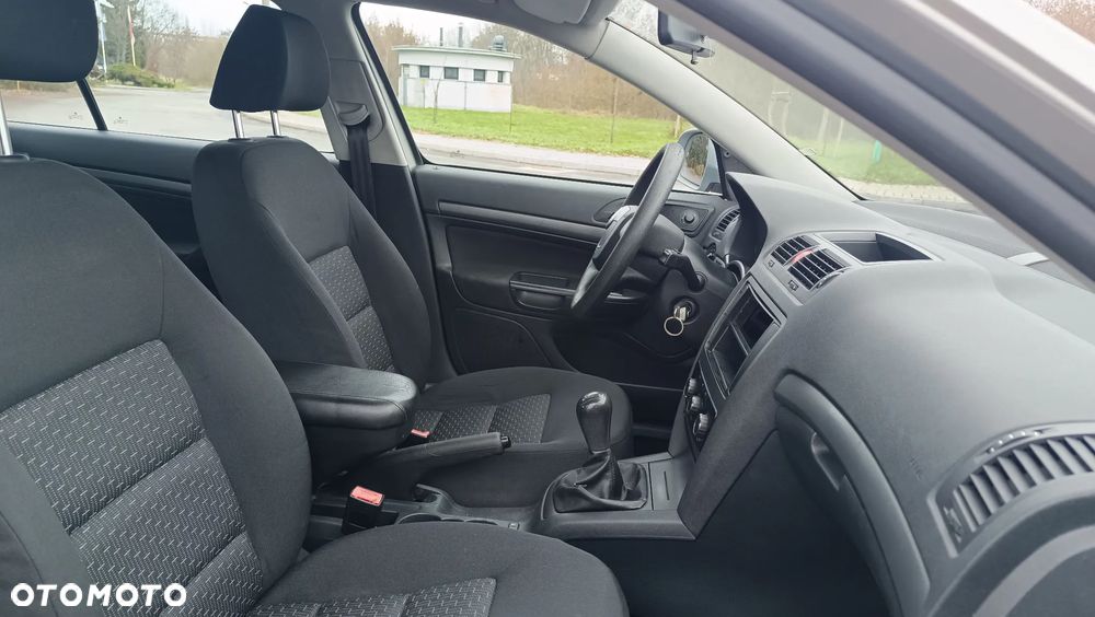 Skoda Octavia 1.6 - 6