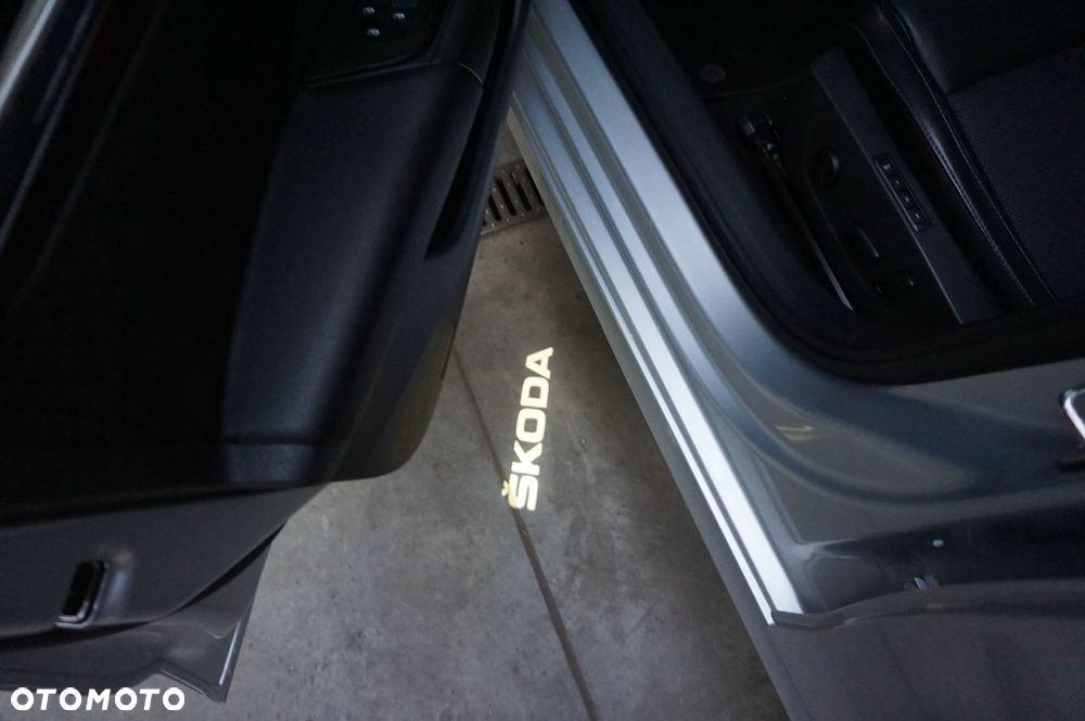 Skoda Octavia 2.0 TDI DSG Exclusive Plus - 30