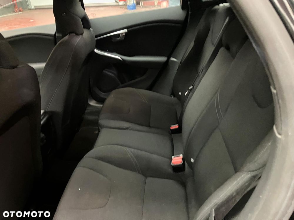 Volvo V40 D2 - 10