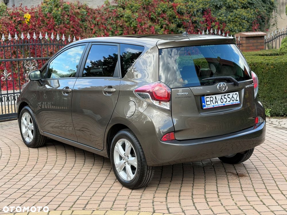 Toyota Verso-S 2015 photo 2